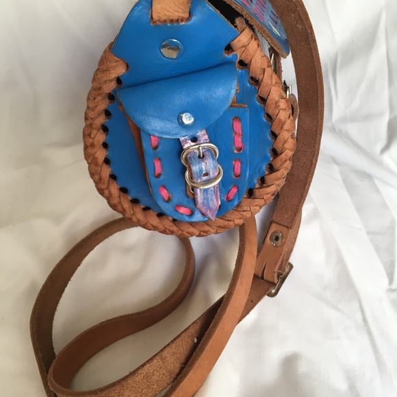 Handmade Mexican Round Leather Crossbody Purse, Hand Painted, one-of-a-kind, - Picture 4 of 7